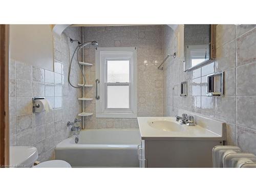 190 Colborne Street W, Brantford, ON - Indoor Photo Showing Bathroom