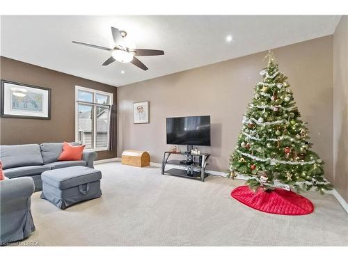 16 Freeman Street, Paris, ON - Indoor Photo Showing Living Room