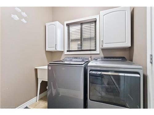 16 Freeman Street, Paris, ON - Indoor Photo Showing Laundry Room