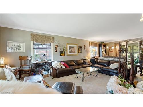 46 Devon Street, Brantford, ON - Indoor Photo Showing Living Room