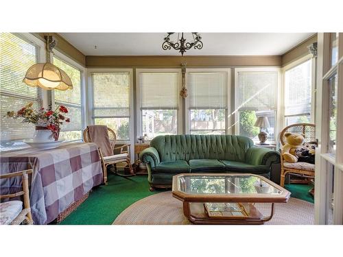 46 Devon Street, Brantford, ON - Indoor Photo Showing Living Room