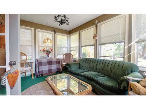 46 Devon Street, Brantford, ON - Indoor Photo Showing Living Room