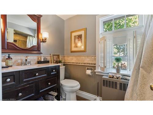 46 Devon Street, Brantford, ON - Indoor Photo Showing Bathroom