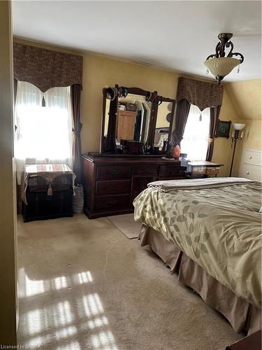 46 Devon Street, Brantford, ON - Indoor Photo Showing Bedroom