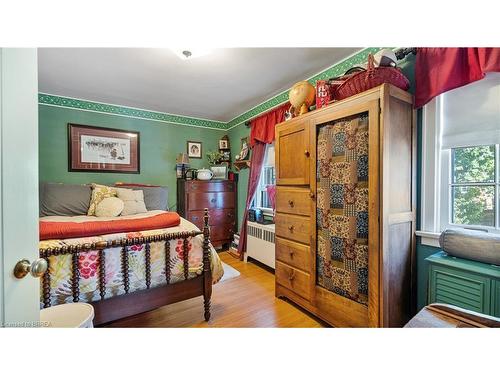 46 Devon Street, Brantford, ON - Indoor Photo Showing Bedroom