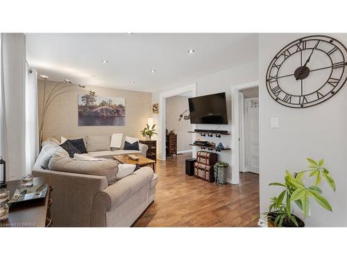 78 Gladstone Avenue, Brantford, ON - Indoor Photo Showing Living Room