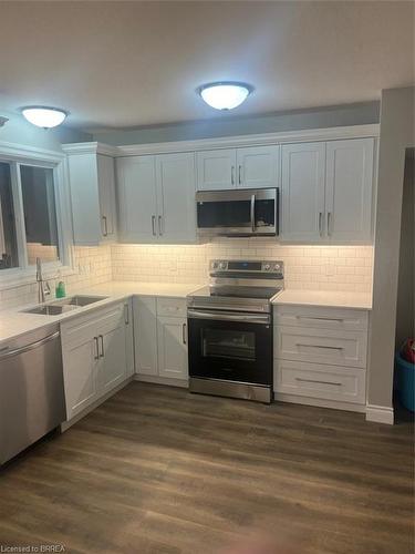 54 Debby Crescent, Brantford, ON - Indoor Photo Showing Kitchen With Double Sink With Upgraded Kitchen