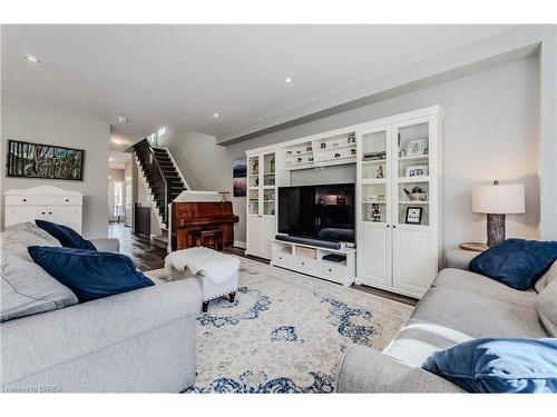 842 Robert Ferrie Drive, Kitchener, ON - Indoor Photo Showing Living Room