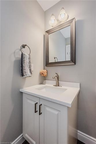 842 Robert Ferrie Drive, Kitchener, ON - Indoor Photo Showing Bathroom