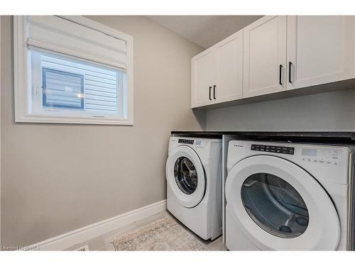 842 Robert Ferrie Drive, Kitchener, ON - Indoor Photo Showing Laundry Room