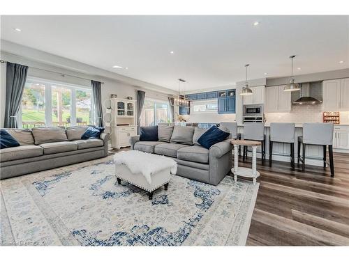 842 Robert Ferrie Drive, Kitchener, ON - Indoor Photo Showing Living Room