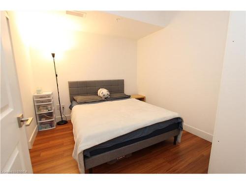 402-1 Wellington Street, Brantford, ON - Indoor Photo Showing Bedroom