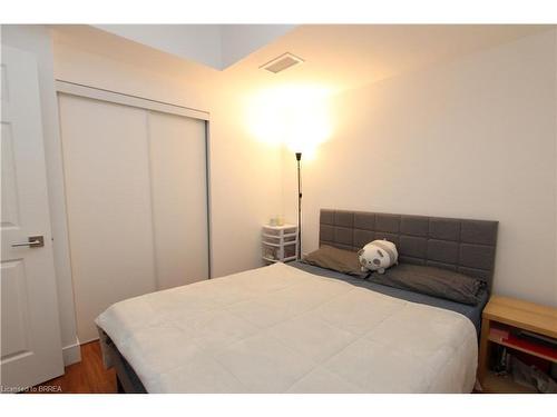 402-1 Wellington Street, Brantford, ON - Indoor Photo Showing Bedroom