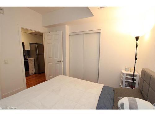 402-1 Wellington Street, Brantford, ON - Indoor Photo Showing Bedroom