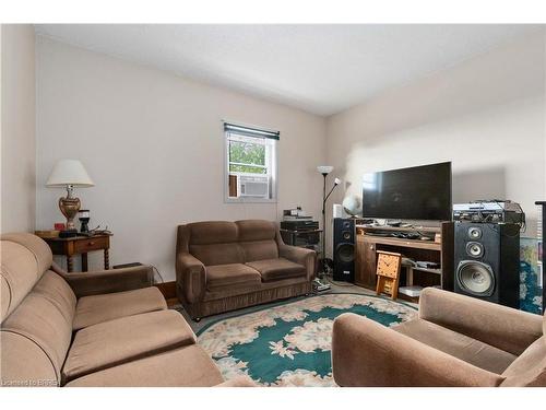 116 Terrace Hill Street, Brantford, ON - Indoor Photo Showing Living Room