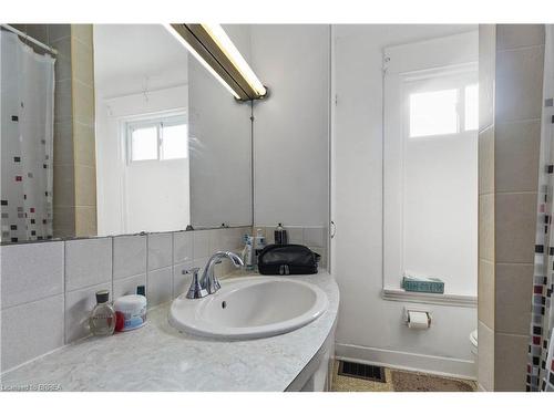 116 Terrace Hill Street, Brantford, ON - Indoor Photo Showing Bathroom