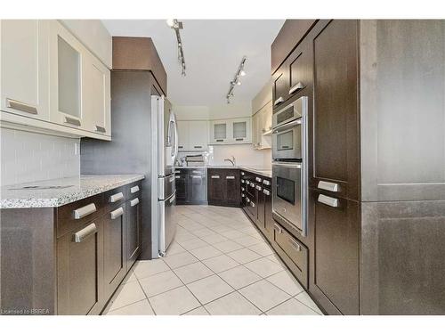 602-164 Paris Road, Brantford, ON - Indoor Photo Showing Kitchen