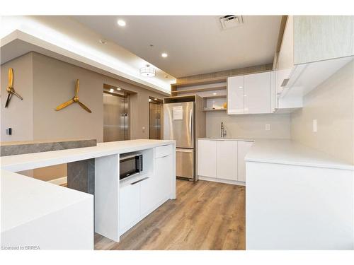 409-34 Norman Street, Brantford, ON - Indoor Photo Showing Kitchen