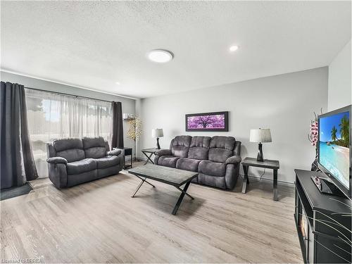 87 Dorothy Street, Brantford, ON - Indoor Photo Showing Living Room