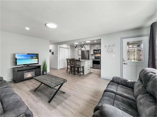 87 Dorothy Street, Brantford, ON - Indoor Photo Showing Living Room