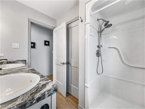 87 Dorothy Street, Brantford, ON - Indoor Photo Showing Bathroom