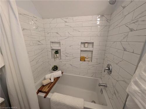 52 Dalkeith Avenue, Hamilton, ON - Indoor Photo Showing Bathroom