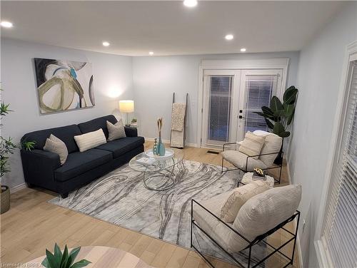 52 Dalkeith Avenue, Hamilton, ON - Indoor Photo Showing Living Room