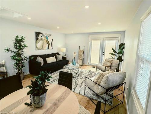 52 Dalkeith Avenue, Hamilton, ON - Indoor Photo Showing Living Room