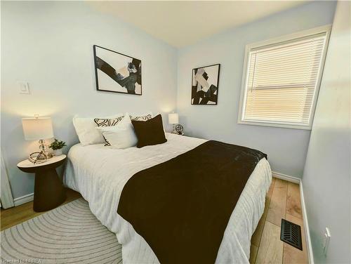 52 Dalkeith Avenue, Hamilton, ON - Indoor Photo Showing Bedroom