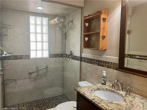 8 Sterling Street, Brantford, ON - Indoor Photo Showing Bathroom