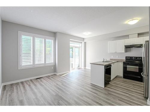 57-21 Diana Avenue, Brantford, ON - Indoor Photo Showing Kitchen