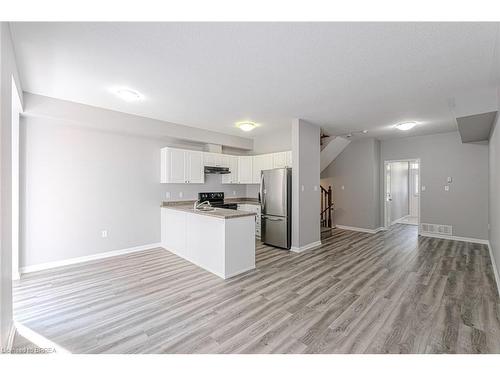 57-21 Diana Avenue, Brantford, ON - Indoor Photo Showing Kitchen