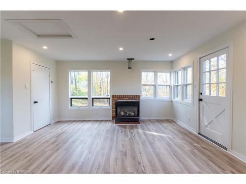 319 Cockshutt Road, Brantford, ON - Indoor Photo Showing Living Room With Fireplace