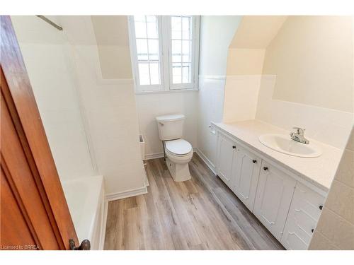 319 Cockshutt Road, Brantford, ON - Indoor Photo Showing Bathroom