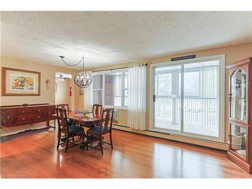 206-400 Champlain Boulevard, Cambridge, ON - Indoor Photo Showing Dining Room