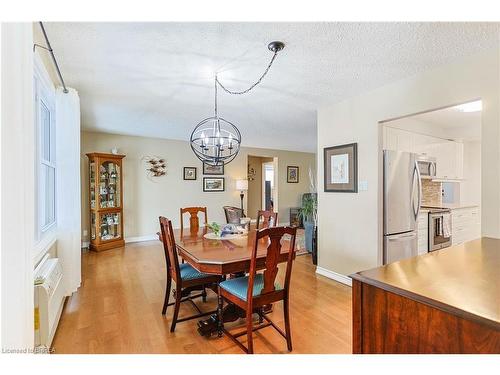 206-400 Champlain Boulevard, Cambridge, ON - Indoor Photo Showing Dining Room