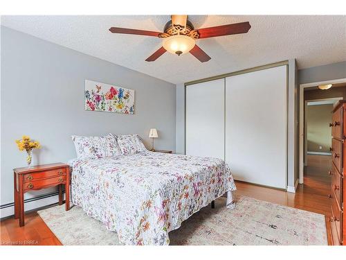 206-400 Champlain Boulevard, Cambridge, ON - Indoor Photo Showing Bedroom