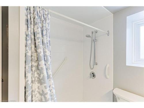 206-400 Champlain Boulevard, Cambridge, ON - Indoor Photo Showing Bathroom