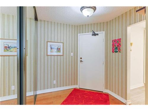 206-400 Champlain Boulevard, Cambridge, ON - Indoor Photo Showing Other Room