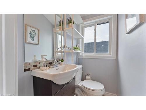 157 Weir Street N, Hamilton, ON - Indoor Photo Showing Bathroom