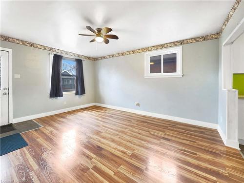 30 Salisbury Avenue, Brantford, ON - Indoor Photo Showing Other Room