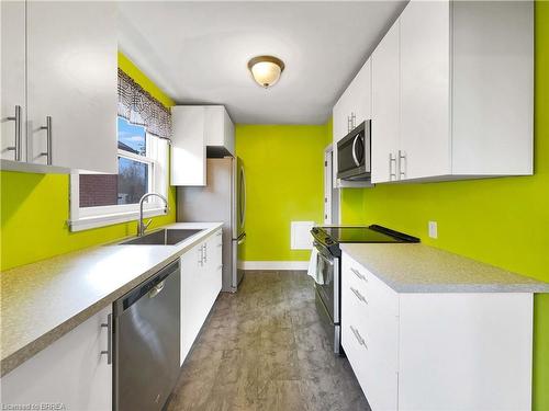 30 Salisbury Avenue, Brantford, ON - Indoor Photo Showing Kitchen