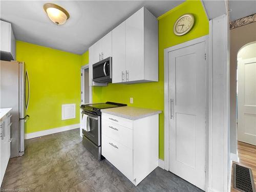 30 Salisbury Avenue, Brantford, ON - Indoor Photo Showing Kitchen