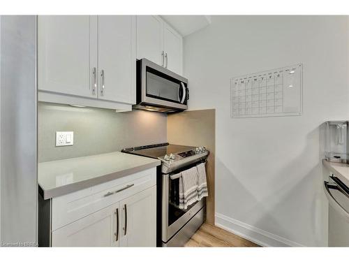 21-33 Jarvis Street, Brantford, ON - Indoor Photo Showing Kitchen