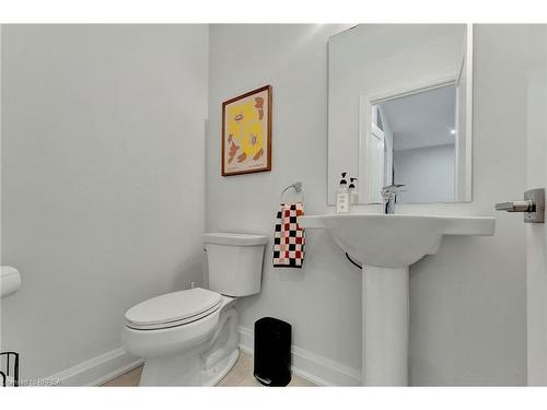 21-33 Jarvis Street, Brantford, ON - Indoor Photo Showing Bathroom