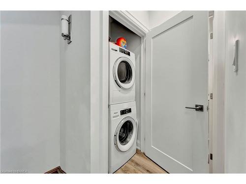 21-33 Jarvis Street, Brantford, ON - Indoor Photo Showing Laundry Room