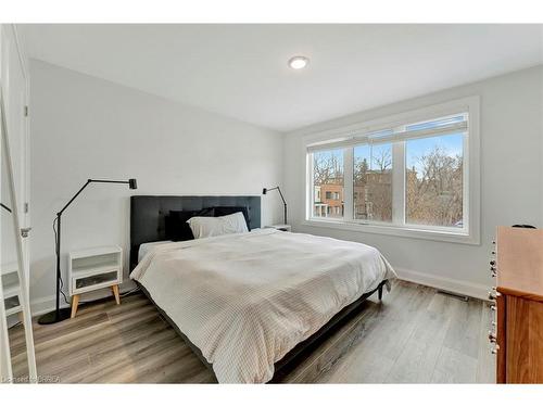 21-33 Jarvis Street, Brantford, ON - Indoor Photo Showing Bedroom