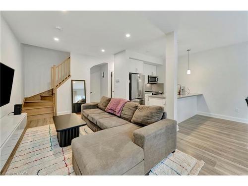 21-33 Jarvis Street, Brantford, ON - Indoor Photo Showing Living Room