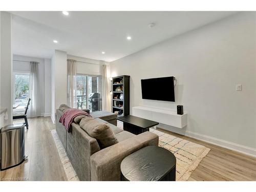 21-33 Jarvis Street, Brantford, ON - Indoor Photo Showing Living Room