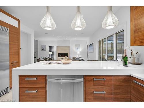 1157 Eagletrace Drive, London, ON - Indoor Photo Showing Kitchen